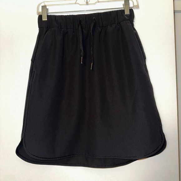 Lululemon Size 6 On The Fly Skirt Woven Drawstring Waist Solid Black Gently Worn - Picture 1 of 4
